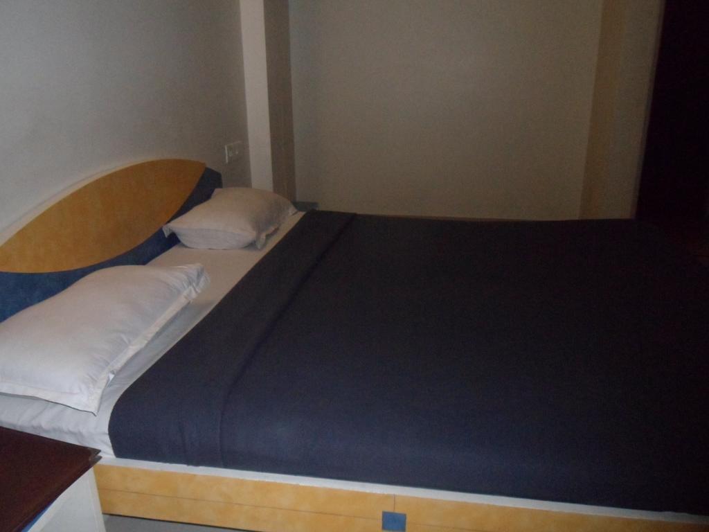 Hotel Dudawat Ahmedabad Værelse billede