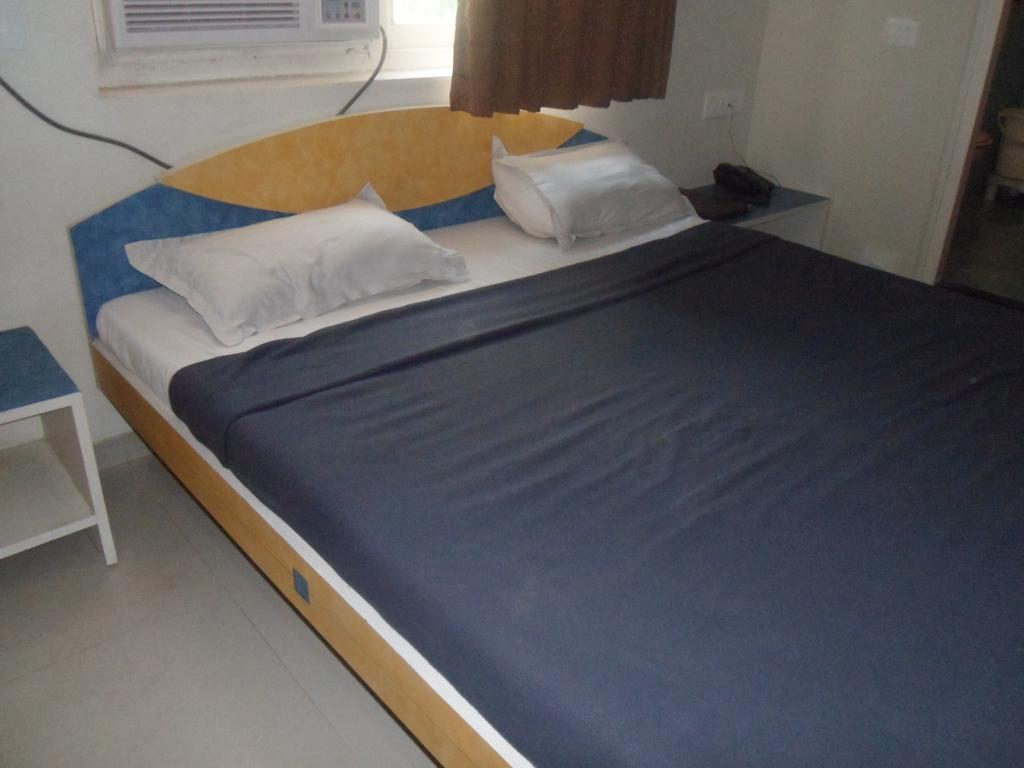 Hotel Dudawat Ahmedabad Værelse billede