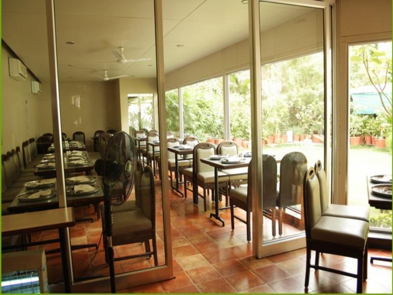 Hotel Dudawat Ahmedabad Eksteriør billede