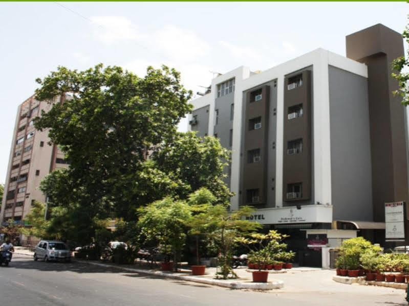 Hotel Dudawat Ahmedabad Eksteriør billede