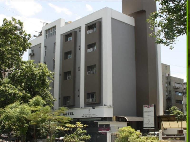 Hotel Dudawat Ahmedabad Eksteriør billede