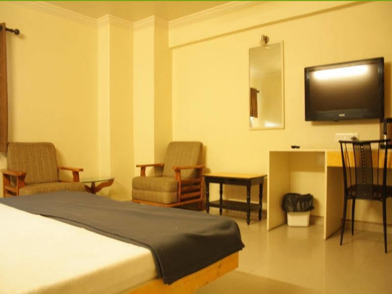 Hotel Dudawat Ahmedabad Eksteriør billede