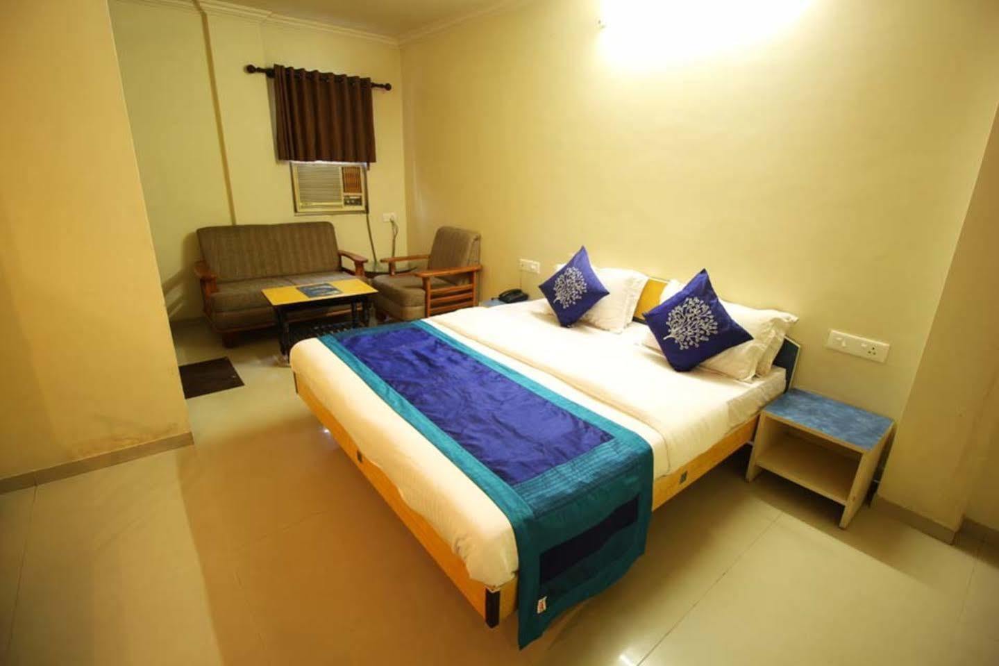 Hotel Dudawat Ahmedabad Eksteriør billede